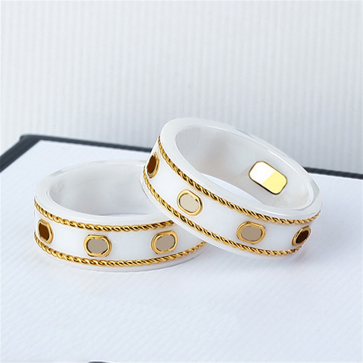  18K rose gold bee planet trend personality couple polished black and white ceramic pair ring
