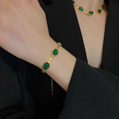 Titanium Steel Blade Chain Emerald Geometric Necklace Advanced Cold Wind Clavicle Chain Necklace Fashion Temperament Accessories